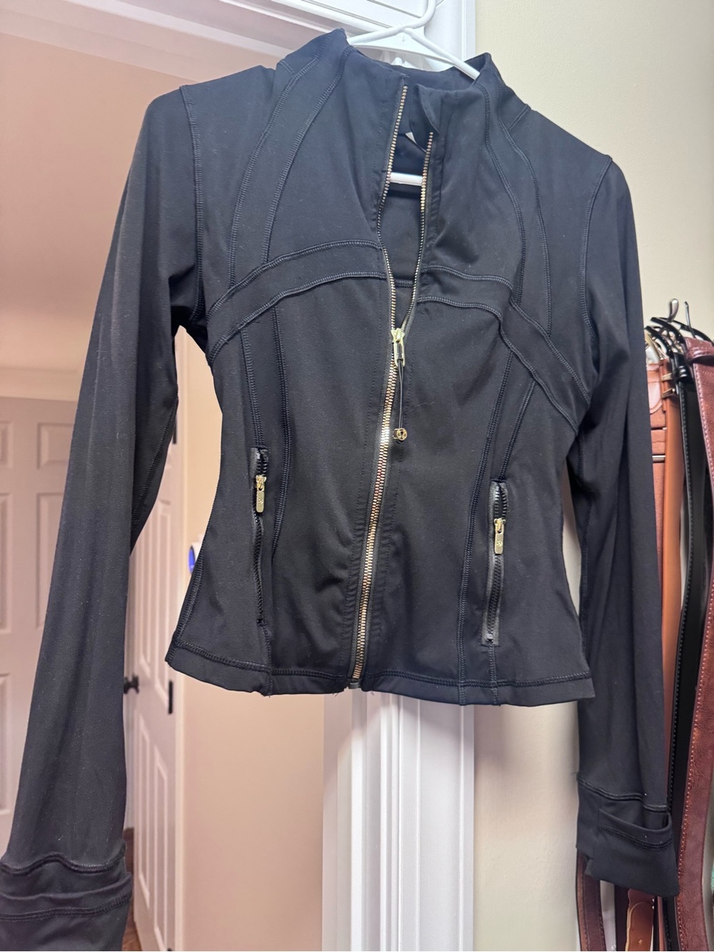 Lululemon athletica Black Zip-Up Fitted Jacket w/ Gold Hardware size 6 like new - Picture 1 of 4